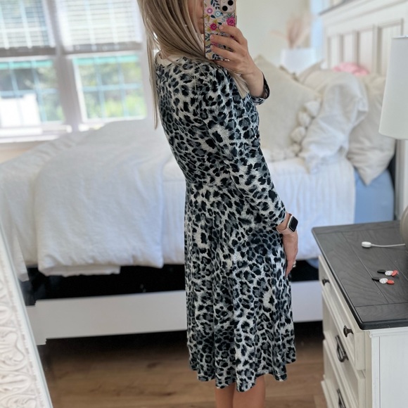 VESADE NEW YORK dress - Picture 13 of 13